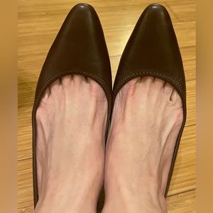 Tahari chocolate heel size 6.5